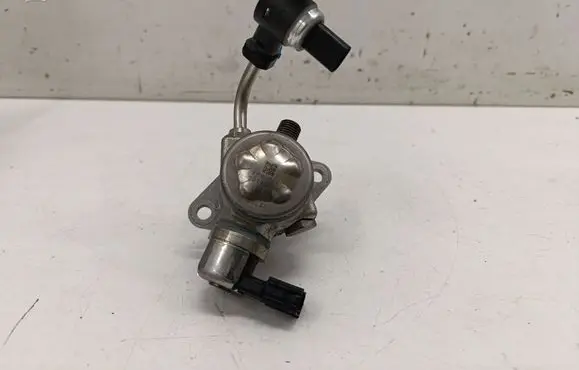 Volvo XC90 Fuel injection high pressure pump 32140068
