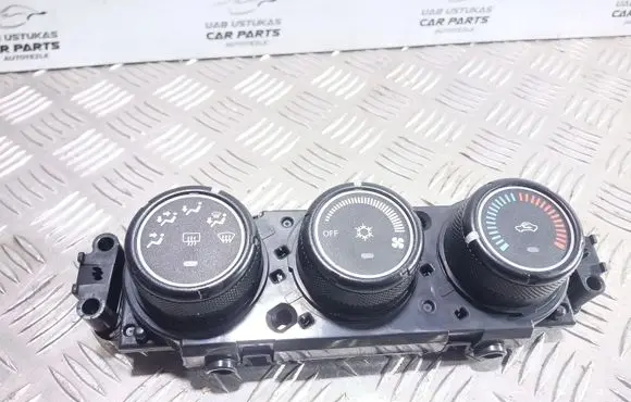 Mitsubishi Lancer VIII Climate control unit 7820A083XA