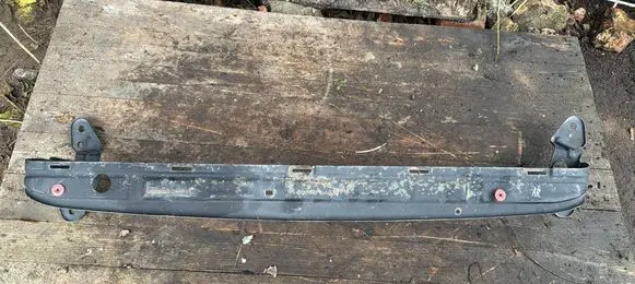 Volvo V50 Radiator mount bracket 30792611