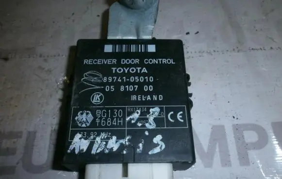 Toyota Avensis T220 Door control unit/module 8974105010 05810700