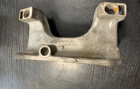 BMW 5 E60 E61 Gearbox mounting bracket 6776523