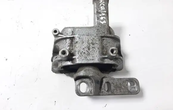 Engine mount bracket