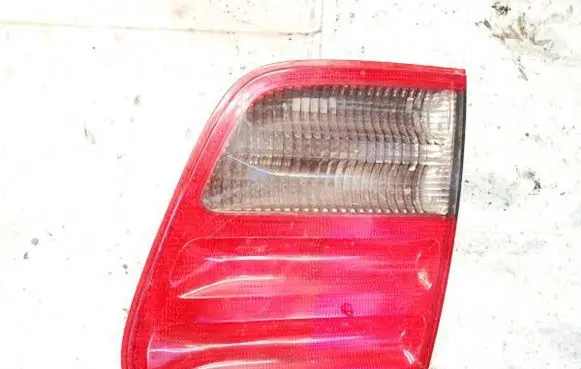 Tailgate rear/tail lights