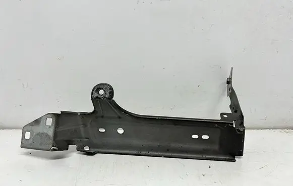 Alfa Romeo Stelvio Fender mounting bracket