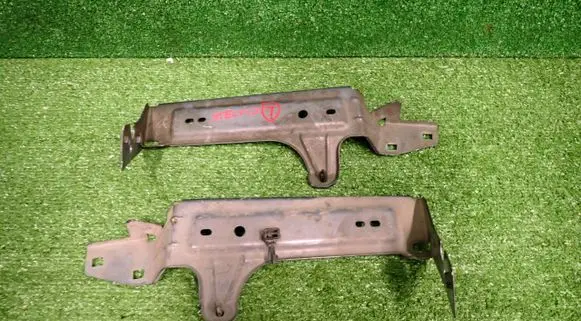 Fender mounting bracket