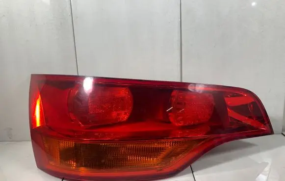 Audi Q7 4L Tailgate rear/tail lights 4L0945093