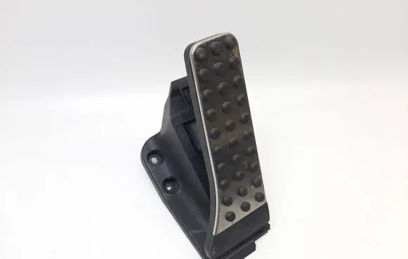 Accelerator throttle pedal