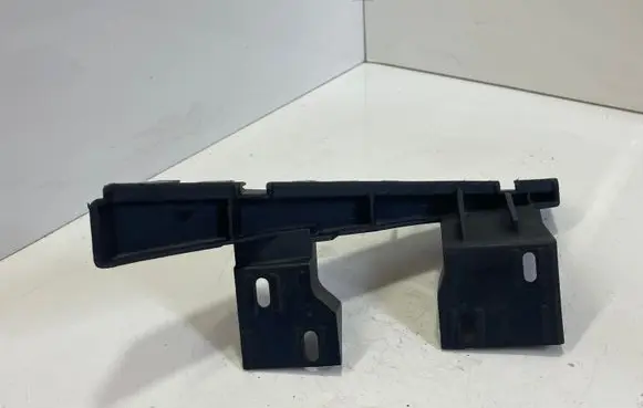 Audi Q7 4L Front bumper mounting bracket 4L0807333