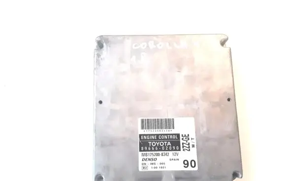 Toyota Corolla E120 E130 Engine control unit/module 8966602090