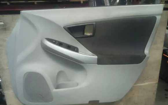 Toyota Prius (XW30) Front door card panel trim