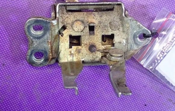 Toyota Yaris Verso Tailgate/trunk/boot lock/catch/latch