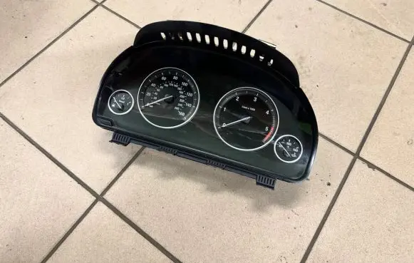 BMW 5 F10 F11 Speedometer (instrument cluster) 9249347 1000048023 25811511