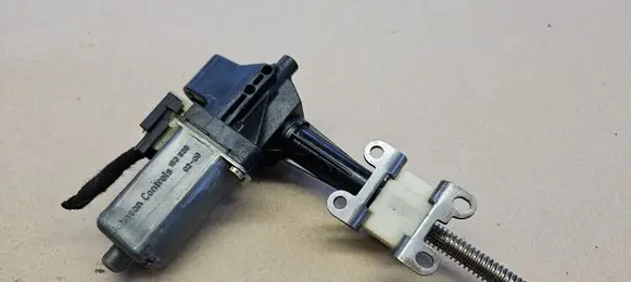 Mercedes-Benz SL R230 Seat adjustment motor 0390201946 1538200209