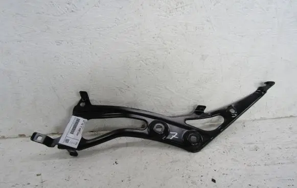 BMW 2 F45 Fender mounting bracket 7408658