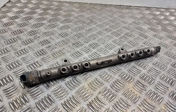 Volvo V70 Fuel main line pipe 0445215025 0281002990 30777759