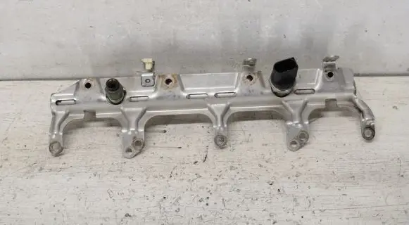 Volkswagen PASSAT CC Fuel main line pipe 06J133317G 06J906051B