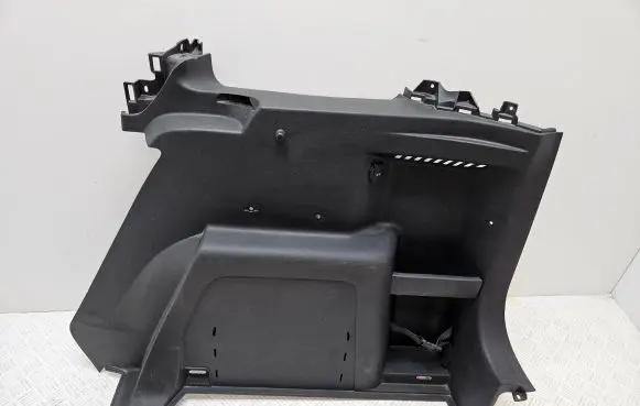 Trunk/boot lower side trim panel