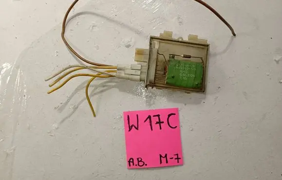Volkswagen PASSAT B4 Heater blower motor/fan resistor KRAH129 08C11096