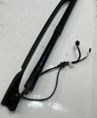 Volkswagen Touareg II Tailgate strut 7P6827711