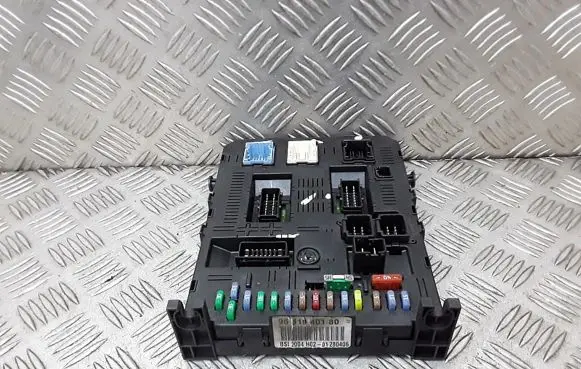 Citroen C6 Fuse module 9661940180