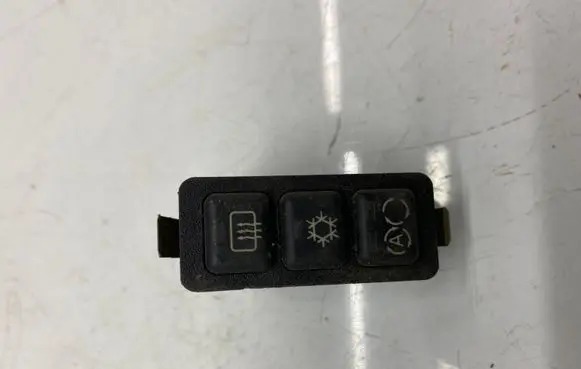 Renault Kangoo I Windscreen/window heater switch 03051010