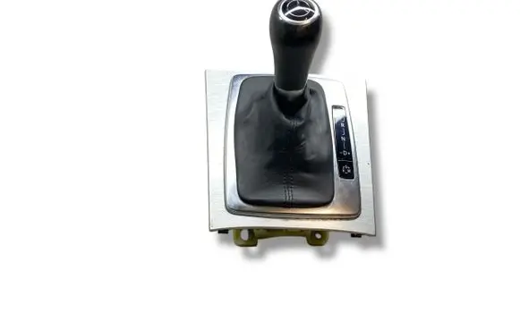 Mercedes-Benz C W204 Gear shifter/selector A2042677524 089890615