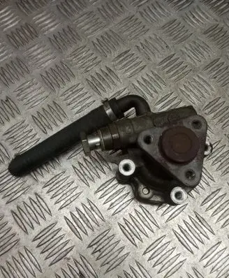 Volkswagen PASSAT B5 Power steering pump 8D0145156L