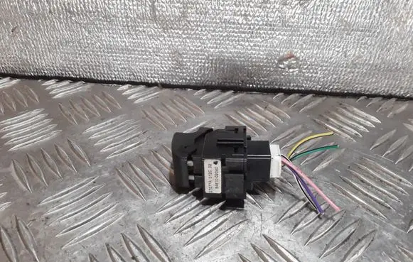 Toyota Corolla E120 E130 Electric window control switch 8481002040