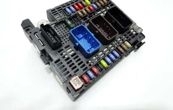 Peugeot 508 Fuse module 9677987580 AB4 57541881