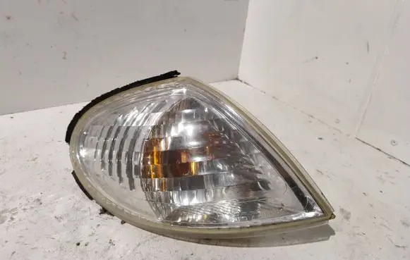 Nissan Almera N16 Front indicator light 185821R