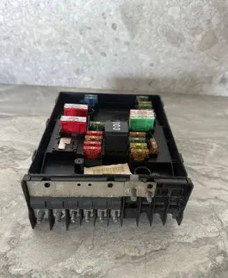 Volkswagen Golf VII Fuse module 8H011209