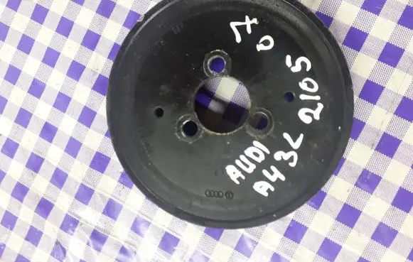 Audi A4 S4 B7 8E 8H Water pump pulley 858121031L