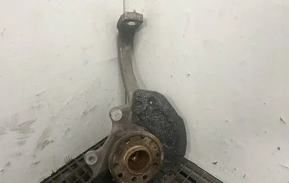 Mercedes-Benz C W205 Front wheel hub spindle knuckle A2053322200 2053322200 A2053340400