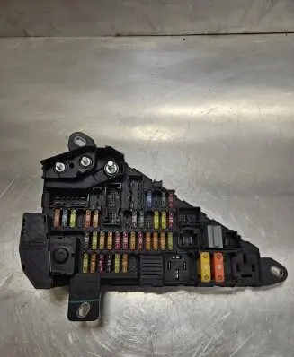 BMW 5 E60 E61 Fuse module 6906603
