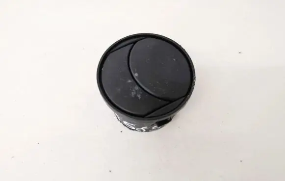 Mazda 2 Dash center air vent grill d651gm931
