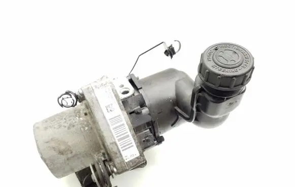 Peugeot 508 Power steering pump 9675277380
