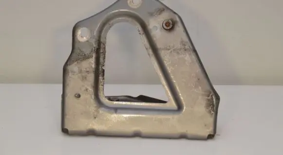 Audi A6 S6 C6 4F Fender mounting bracket 4F0821135