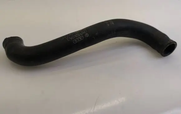 Coolant pipe/hose