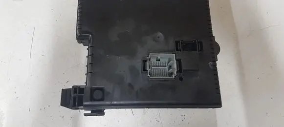 Volvo XC90 Fuse module 12217799 8676391 04W461