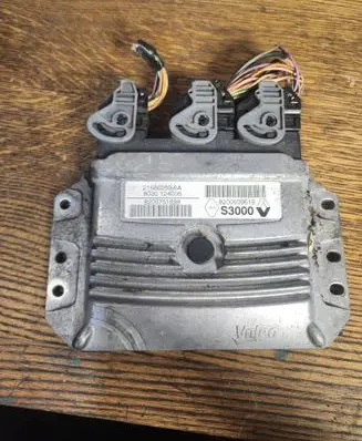 Renault Megane III Engine control unit/module 215860596A 8200751638 8200509516