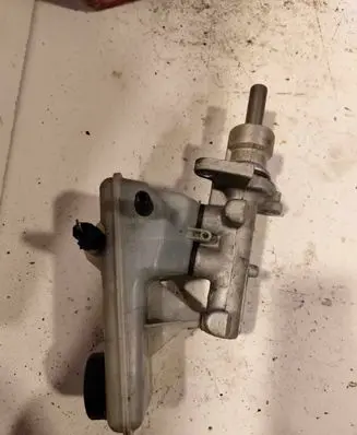 Opel Vivaro Master brake cylinder 32067008C