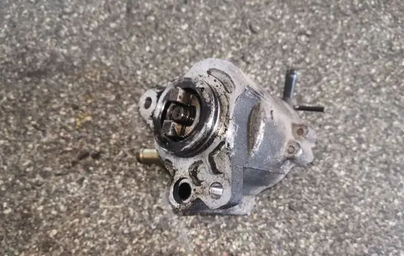 Toyota Avensis T220 Vacuum pump 2930027010