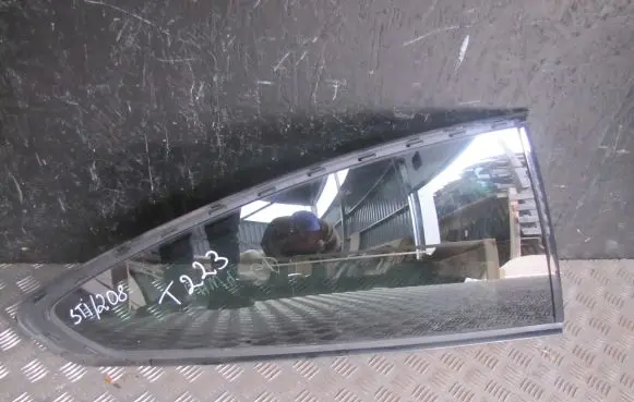 BMW 4 F32 F33 Rear vent window glass STI208