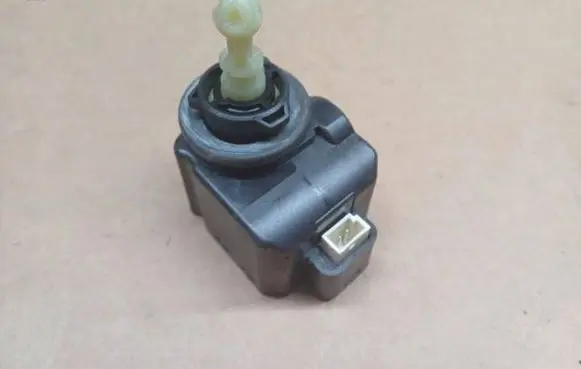 Headlight level adjustment motor