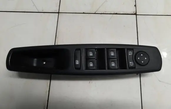 Renault Megane III Electric window control switch 809610016R