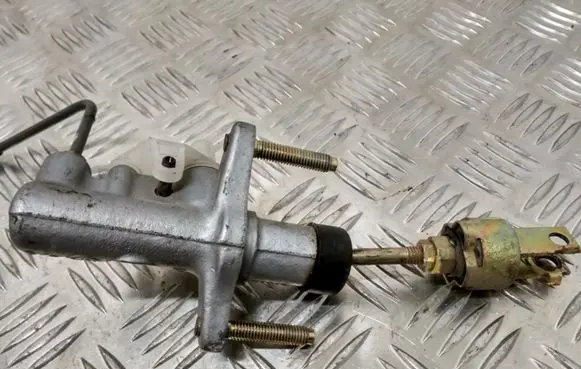 Pontiac Vibe Clutch slave cylinder 