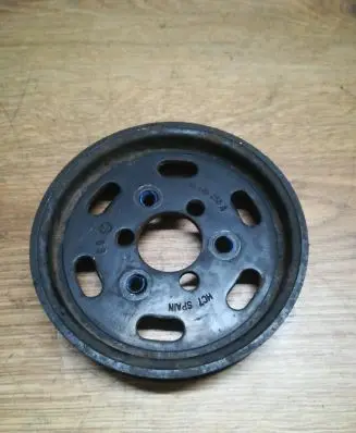 Volkswagen PASSAT B5 Power steering pump pulley 038145255A