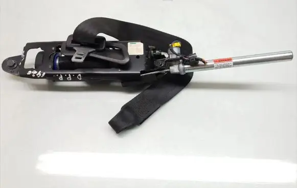 Volvo C30 Front seatbelt 9123539