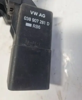 Volkswagen Touran I Glow plug pre-heat relay 0281003038