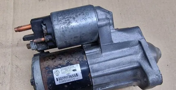 Dacia Sandero Starter motor 233006780R